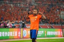 FIFA购彩网站 -克雷桑再现神仙球！边路精准传中破门，斩获赛季客场首球，韩鹏表情冷峻无喜