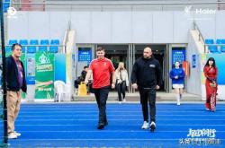 什么网站可以购彩 -利物浦球迷狂(kuáng)喜！“英超傳(chuán)奇”杰拉(lā)德来黄浦了！