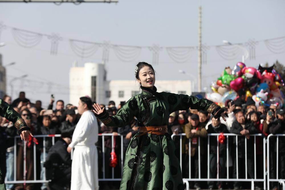 呼和浩特土左旗：元宵社火巡游启幕 23支队伍盛装亮相气势如虹