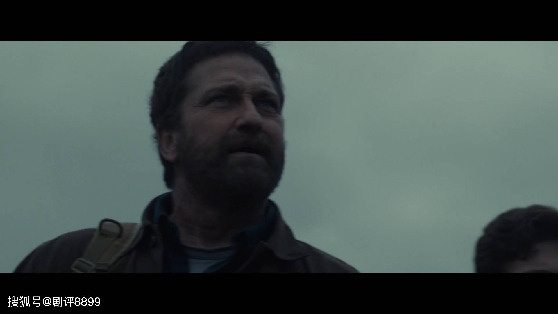 杰拉德·巴特勒《末日逃生2》携家逃亡冰封欧洲全程震撼